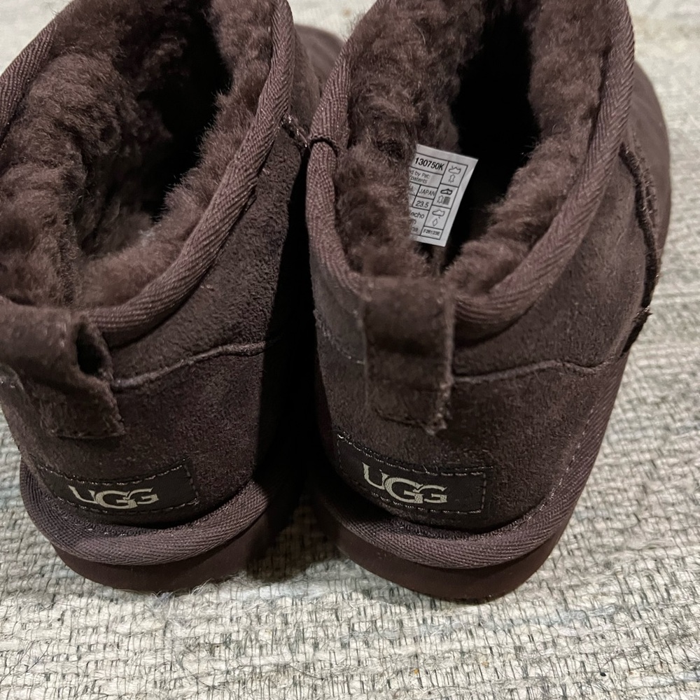 UGG NWOT classic ultra mini